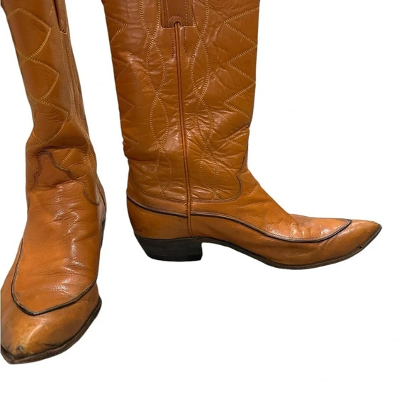 Justin women’s cowboy boots stylized and pointy with a beautiful brass tone. 7.5 - Picture 2 of 7